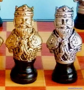 RENAISSANCE BÜSTE SCHACH HERREN - GUSSSTEIN MIT METALLISCHER FINISH K = 31⁄4"" (578) - Bild 1 von 3