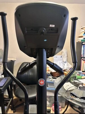 ¡Elíptica de calidad Schwinn! Todos los botones y piezas funcionan. Foto 1 de 4