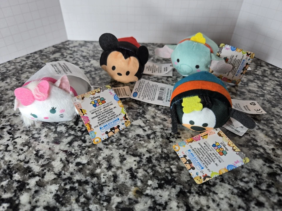 DISNEY Tsum Tsum Lote de 4 Peluche Miniatura Mickey Mouse Dumbo Daisy Duck Goofy Foto 1 de 4
