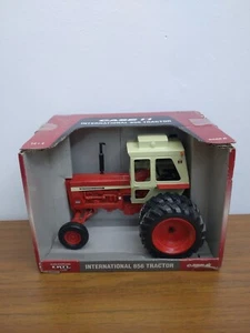 1/16 Ertl Farm Toy International Farmall 856 Tractor With Cab And Duals - Picture 1 of 3