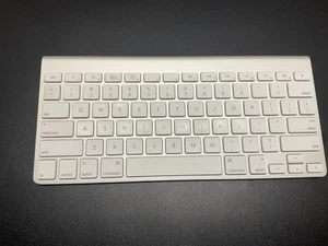 Genuine Apple A1314 Bluetooth Wireless Keyboard for iMac - Picture 1 of 6