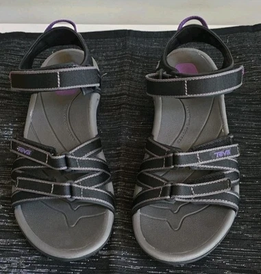 Sandalia para mujer Teva Tirra 4266 Shoc Pad plantilla anatómica talla 7 negra/púrpura Foto 1 de 4