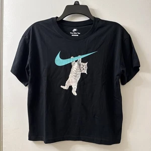 Nike The Nike Tee Kids Girls Cat Graphic Boxy Tee Black FZ5538-010 Size L (NWT) - Picture 1 of 7