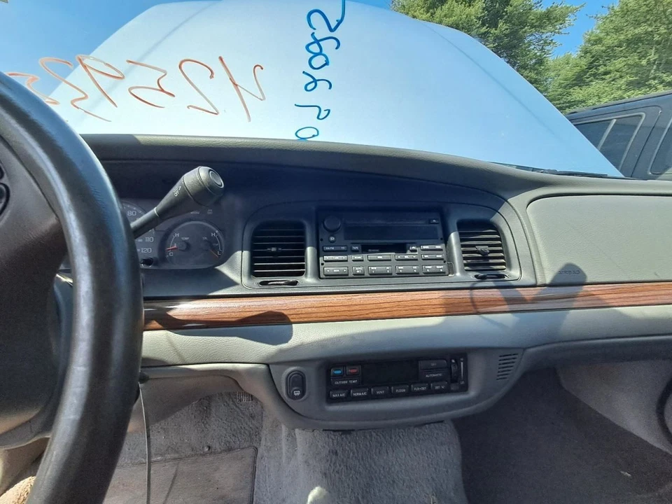 Коробка воздухоочистителя 2004 Ford Crown Victoria 4,6 л б/у от оригинального производителя 102 000 миль - Изображение 1 из 4