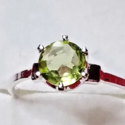 Natural Green Peridot Solid Sterling Silver 925 Ring - Image 1 of 4