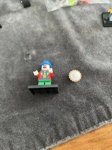Lego Series 5 Clown Minifigure with Pie - Picture 1 of 2