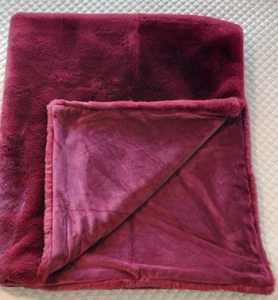 $160 NWOT MARTHA STEWART FAUX FUR RED PLUSH BLANKET THROW 50"x60" - Picture 1 of 5