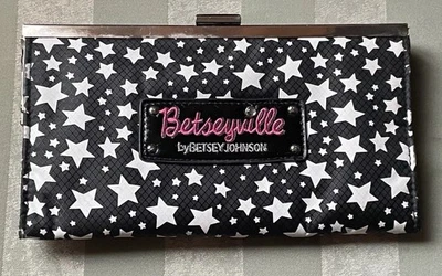 Bolso sin asas Betseyville By Betsey John cartera estrellas tono plateado Foto 1 de 4