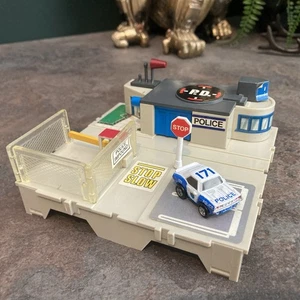 💥Vintage Micro Machines Travel City Police Department Playset & Car 1987 used - Picture 1 of 6