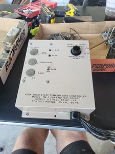 Controlador de temperatura de estado sólido YORK TM-1 031-00080D 115V 60Hz 7Va - Imagen 1 de 6