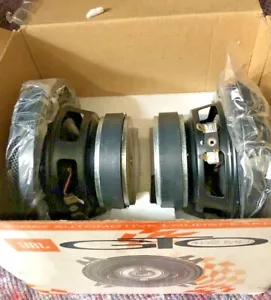 2 New JBL Speakers - Picture 1 of 5