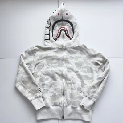 Chaqueta con Capucha BAPE City Camuflada Tiburón Cremallera Completa Talla M Brilla en la Oscuridad Se Ajusta a Pequeña Foto 1 de 4
