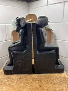 VTG 2pc Egyptian Pharaoh & Queen Nefertari Bookend Set Black Resin? Felt Bottom - Picture 1 of 6