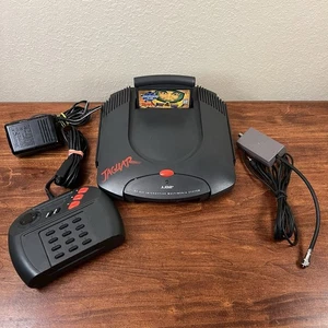 Consola Atari Jaguar negra con controlador, cartucho de bandera a cuadros y RF - Imagen 1 de 13