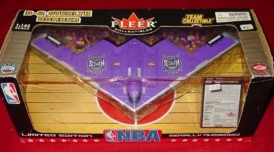 Fleer 2003: NBA Sacramento King's - B-2 Stealth Bomber - Edición limitada 1:144 Foto 1 de 4