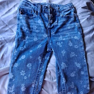 Vigoss Little Girls Flower Pattern Jeans Size 6 - Picture 1 of 6