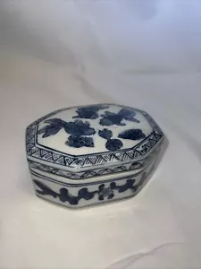 Vintage Chinese Blue and White Koi Fish Trinket Box - Picture 1 of 12