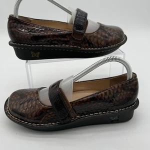 Alegria Mary Jane Shoes Snakeskin Embossed Comfort Casual Brown US 6.5 EUR 37 - Imagen 1 de 10