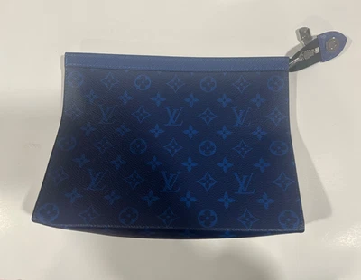 Louis Vuitton Pochette Voyage MM M30423 azul Taiga Foto 1 de 4