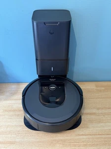 iRobot Roomba i7+ Robotic Vacuum, Self-Empty Base, Wi-Fi App, Great Condition - Picture 1 of 10