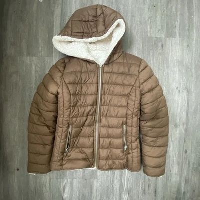 Chaqueta acolchada de invierno marrón forrada Sherpa para mujer talla pequeña Foto 1 de 4