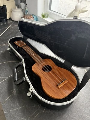 Kamaka Soprano Ukulele And Hard Case. Solid Koa, Hawaiian, Fantastic Condition - Image 1 of 4