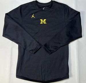 Camisa térmica Nike Air Jordan Michigan Wolverines manga larga para hombre talla pequeña - Imagen 1 de 5