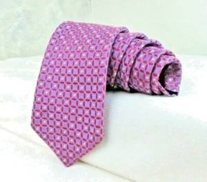 "Corbata para hombre Hugo Boss patrón geométrico púrpura 100 % seda 3 5/8"" L 59 5/8" - Imagen 1 de 6