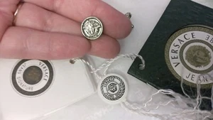 Remaches/broches Versace Button 12 mm cabeza de medusa simple tono plateado - Imagen 1 de 5