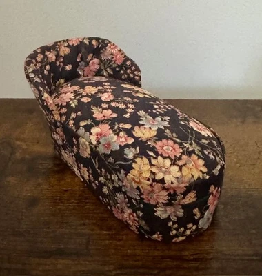 老式Bespaq娃娃屋花卉双人沙发和扶手椅-荷叶边裙内饰 — 第 1/3 张图片