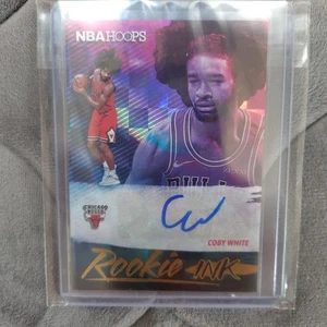 Tarjeta autógrafa Coby White 2019 Rookie Ink Chicago Bulls RI-CBW sin clasificar - Imagen 1 de 2