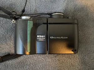 Nikon Coolpix 4500 4.0MP Digital Camera With Strap Lens Cap and Case - Picture 1 of 5