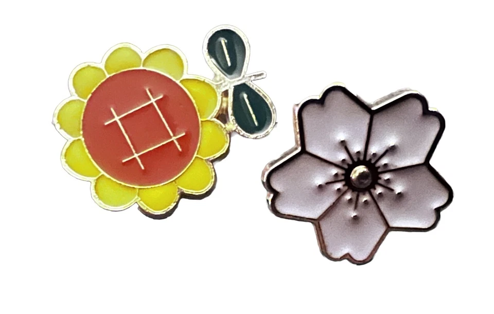 Juego de 2 alfileres de solapa de esmalte de flores Foto 1 de 1