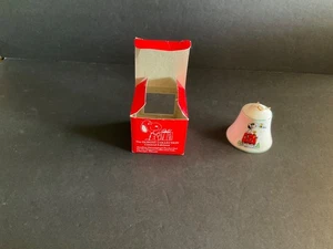 Vintage 1977 Peanuts Snoopy Porcelain Christmas Bell Ornament “ Spying Santa” - Picture 1 of 6