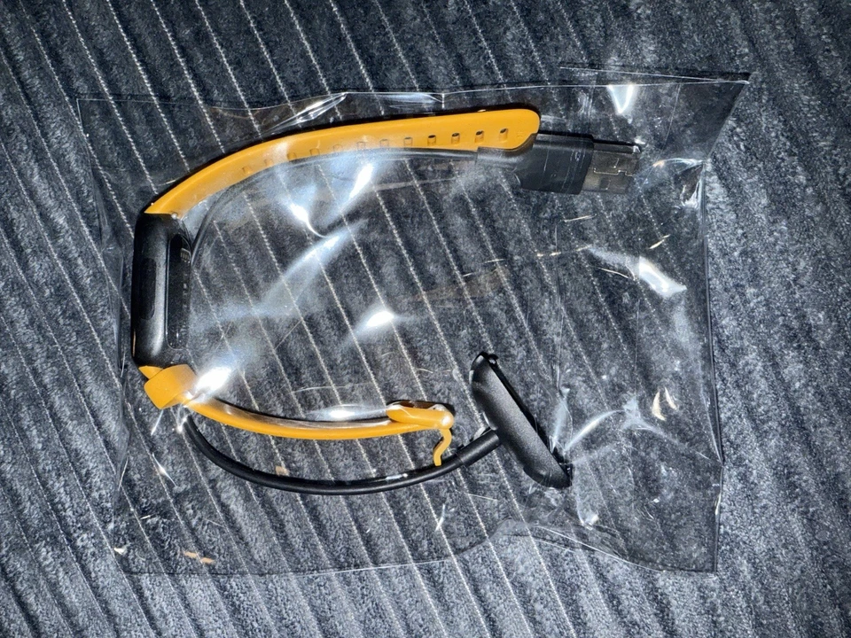 Fitbit Inspire 2 Rastreador Salud Fitness Ritmo Cardíaco Actividad con Cargador Amarillo Foto 1 de 1