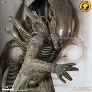 Mezco Toyz One:12 Alien Xenomorph Concept Edition Action Figure In Stock - Picture 1 of 12