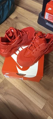 Nike Huarache Rojo Juvenil 11.5. Nuevo en caja Foto 1 de 3