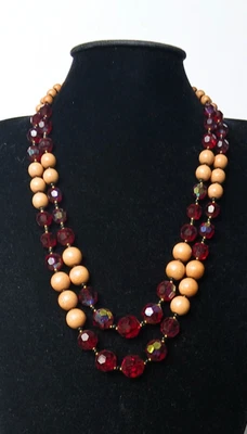 Collier double rang ancien - perles de verres rouge à facette et perles de bois - Photo 1/4