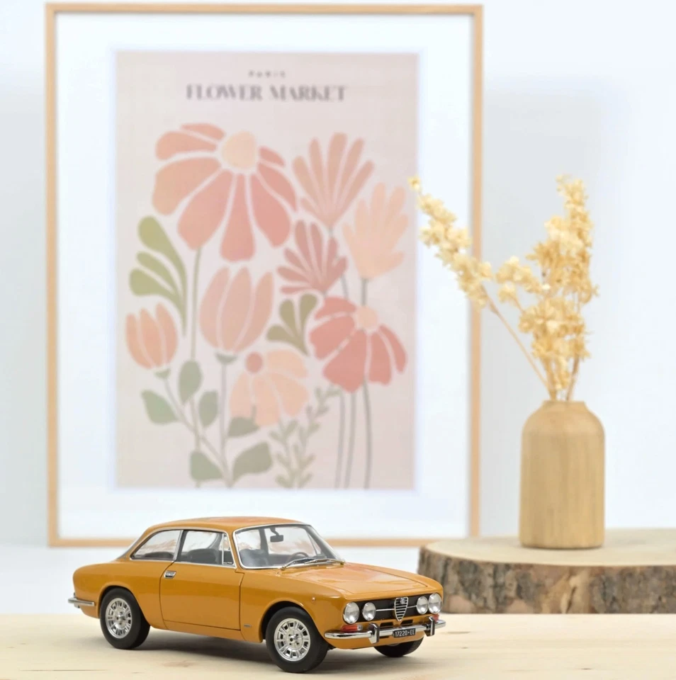 NOREV 1/18 (187910) -- ALFA ROMEO 1750 GTV 1970 JAUNE -- NEUF - Photo 1/3