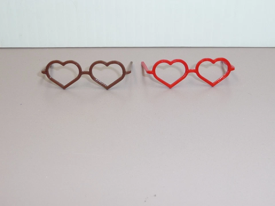 Gafas de plástico en forma de corazón para muñecas BJ de 1 1/2" de ancho, 1 rojo, 1 marrón #r Foto 1 de 1