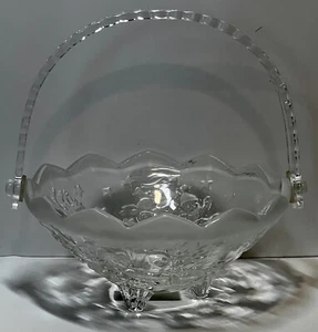 Mikasa Glass Christmas Handled Basket 8.5”T w/Handle Excellent Used Condition - Picture 1 of 7