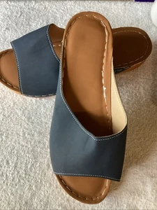 Women’s Blue Slip On Sandals Size 9.5 Tote 23 - Picture 1 of 3