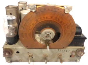 LÁPIDA PHILCO 610 de colección: CHASIS sin probar con los 5 tubos y buena afinación - Imagen 1 de 7