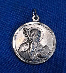 St BENEDICT STERLING SILVER VINTAGE MEDAL NEW NEVER USED USA PRAY FOR US - Picture 1 of 4