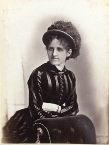 1880’s STUNNING YOUNG LADY ELEGANT CABINET CARD PHOTO Antique BOSTON MASS - Picture 1 of 2