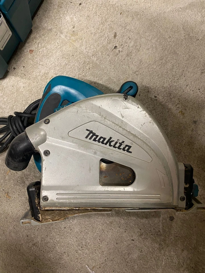 Makita plunging circular saw - Image 1 of 3