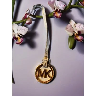 Bolso de Mano Michael Kors Azul Saffiano Cuero Dije MK Logo Accesorio Dorado Foto 1 de 4