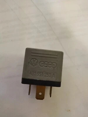 Relé multifunción VW / Audi / Porsche 431 951 253 A Foto 1 de 3