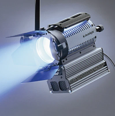 DLH200DT Sundance HMI + Ballast light-head -wide focus rang (barn door extra) - Image 1 of 4