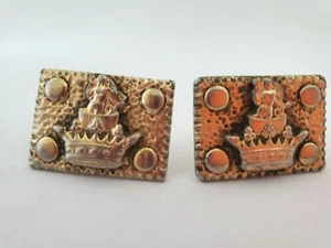 Signed Vintage KENT Gold Tone Square Cufflinks Royal Crown Hammered Bathing Tub - Picture 1 of 10